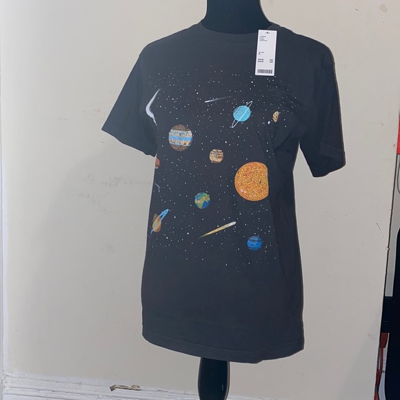 NWT:Graphic tee from urban outfitters T-shirts - Picture 1 of 5